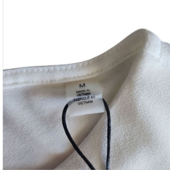 Tahari NWT Women's Top Size M Classic Minimalist V-Neck White Blouse Lightweight - Picture 9 of 16